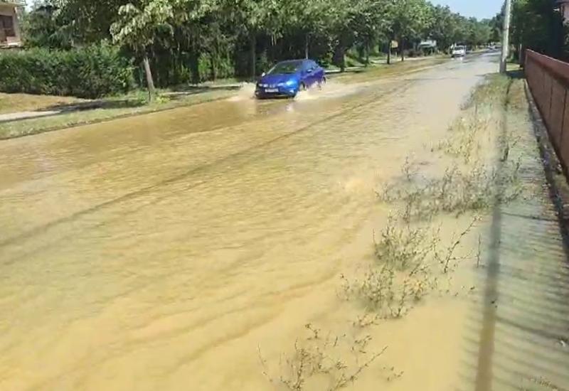 Češki turisti na biciklima zalutali u poplavljeno područje